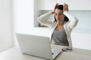 Leia mais sobre o artigo Saúde mental no ambiente de trabalho: o mal-estar na vida profissional contemporânea